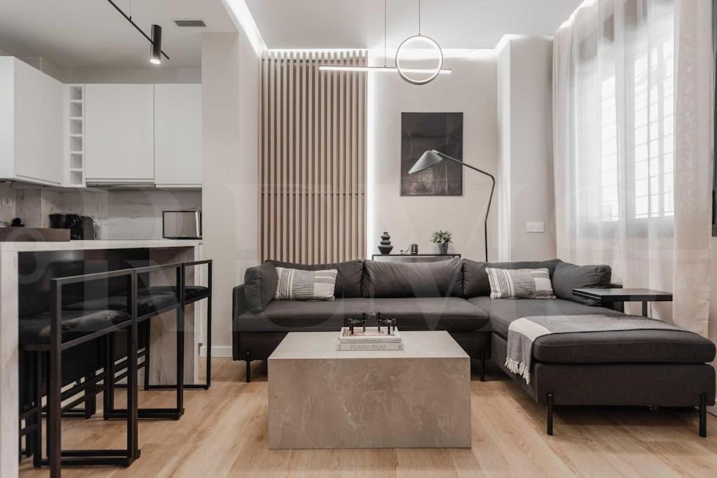 Contemporary Minimalist Apartment By Rems Málaga Eksteriør bilde