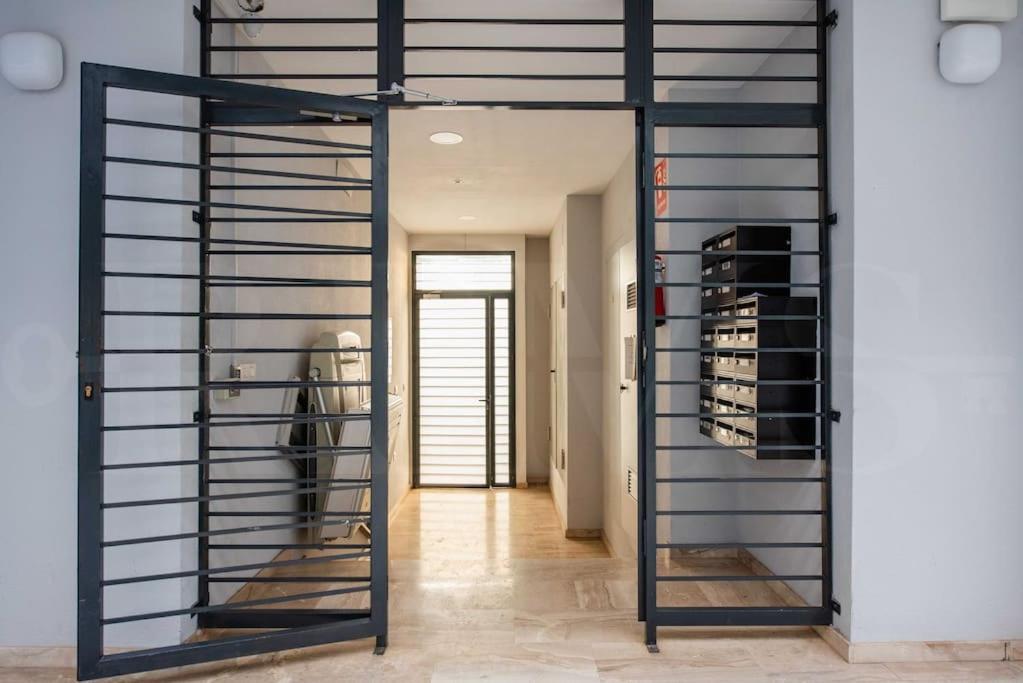 Contemporary Minimalist Apartment By Rems Málaga Eksteriør bilde