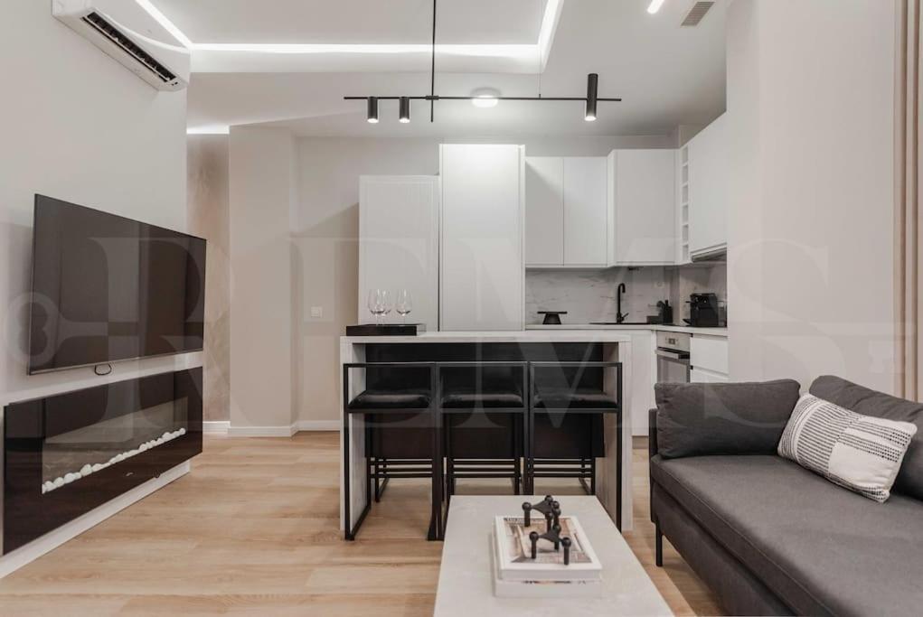 Contemporary Minimalist Apartment By Rems Málaga Eksteriør bilde