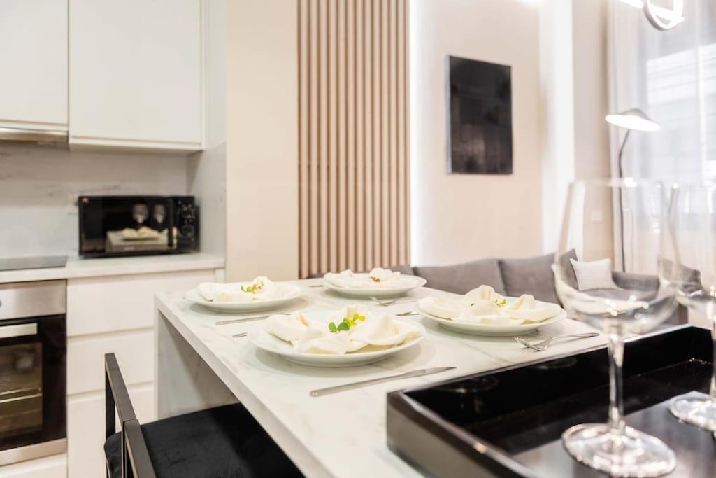 Contemporary Minimalist Apartment By Rems Málaga Eksteriør bilde