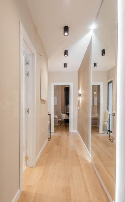 Contemporary Minimalist Apartment By Rems Málaga Eksteriør bilde