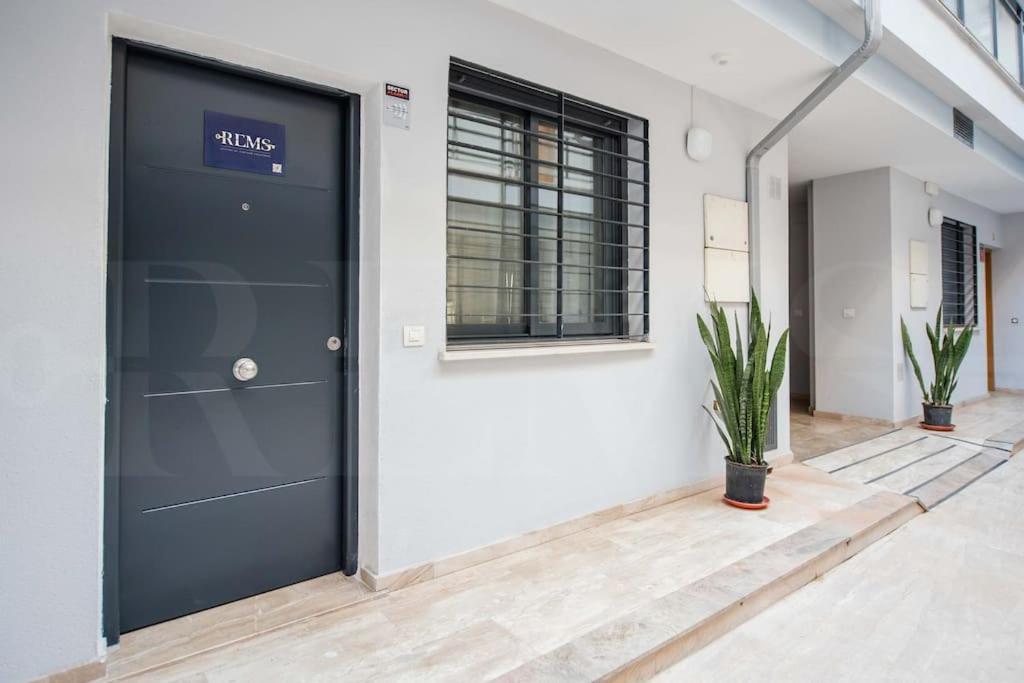 Contemporary Minimalist Apartment By Rems Málaga Eksteriør bilde
