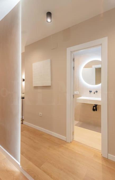 Contemporary Minimalist Apartment By Rems Málaga Eksteriør bilde